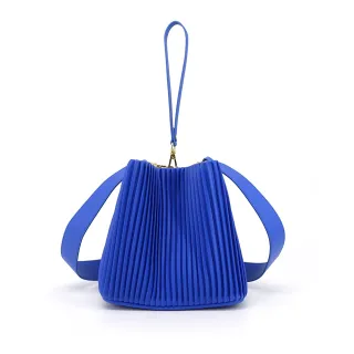 【LouiseC.】Tree House 牛皮時尚立體壓褶手提側肩背真皮桶包-藍色-附手腕帶(真皮包包 AN6179-09)