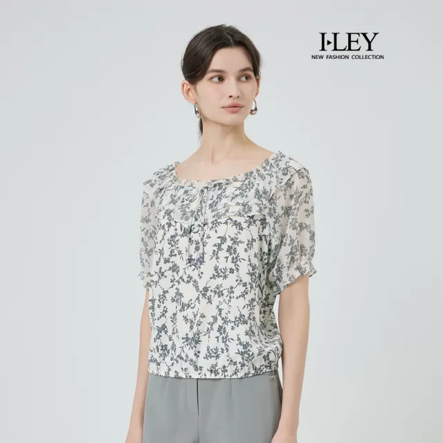 【ILEY 伊蕾】荷葉邊寬領綁帶印花雪紡上衣(灰；M-2L；1252071409)