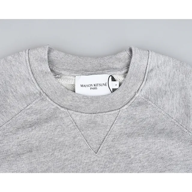 【Maison Kitsune】Maison Kitsun☆ 布標貼LOGO狐狸頭造型純棉插肩長袖T恤(男款/灰)
