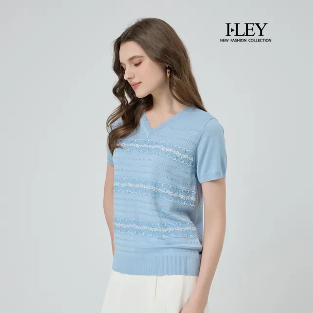 【ILEY 伊蕾】刺繡網紗拼接縲縈針織上衣(淺藍;M-XL;1251455001)