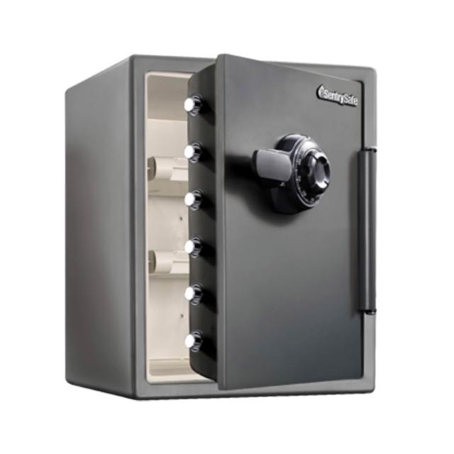 SENTRYSAFE SF205CV 防火型密碼鎖保險箱,美國原裝進口,專為保護重要檔案與貴重物品設計。採用先進防火材質,提供可靠的防火防盜功能,無需電壓,操作簡便。內含說明書,尺寸適中,重量輕便,適合居家或辦公室使用。享1年保固安心保障,是您的理想安全儲物選擇。 SENTRYSAFE SF205CV