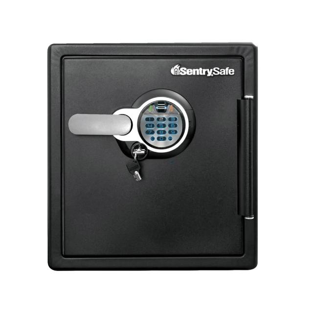 SENTRYSAFE SFW123BSC 美國原裝進口數字密碼防火防水保險箱，重量38.5KG，電池供電設計，內含說明書、保固卡及主鑰匙，1年保固保障。適閤家庭或辦公室存放貴重物品，提供專業防火防水保護，電子數字鎖操作簡便安全。
