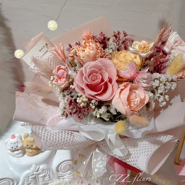 【喜滋滋】蜜糖粉奶茶永生花花束(情人節花束/生日禮物/告白花束/週年紀念/畢業花束/520)