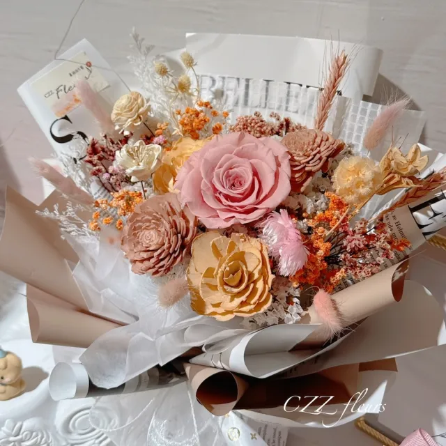 【喜滋滋】蜜糖粉奶茶永生花花束(情人節花束/生日禮物/告白花束/週年紀念/畢業花束/520)