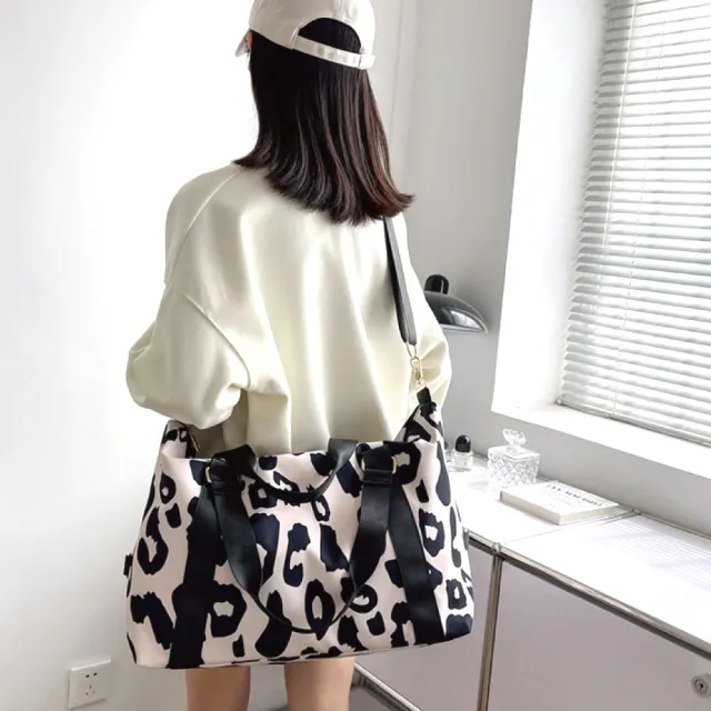 【樂居家】超大容量 時尚豹紋旅行袋(行李包 運動包 過夜包 旅行包 手提袋 購物袋 拉桿包 乾溼分)