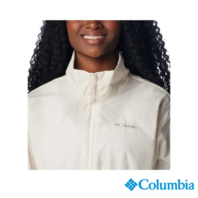 【Columbia 哥倫比亞】女款-防潑水半開襟風衣外套Paracutie™-淺卡其(UWR67170HI/IS)