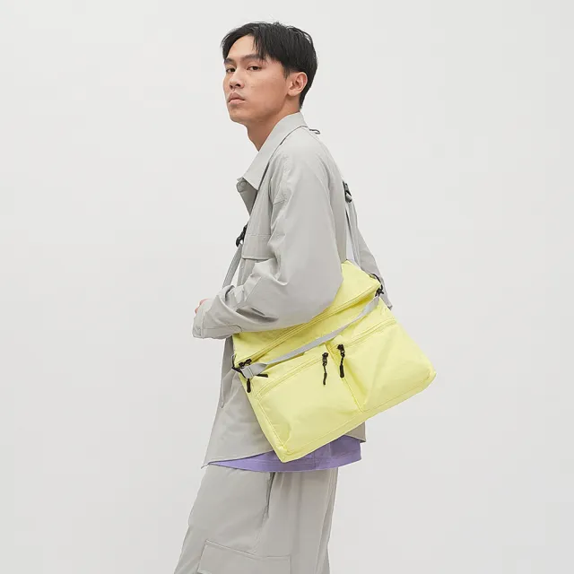 【plain-me】特惠！男女包 防潑水輕量側背包 PLN3052-251(防水包 大容量 斜背包 電腦包 筆電包 公事包)