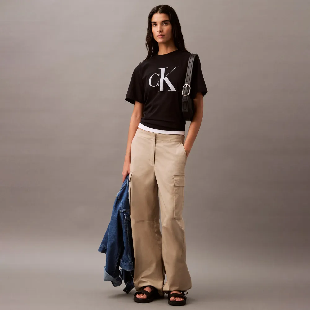 【CALVIN KLEIN】官方旗艦館 CK 標誌方正版型 T 恤_黑色