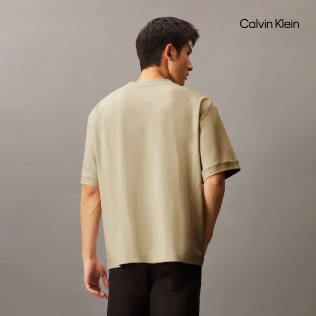 【CALVIN KLEIN】官方旗艦館 CK Embossed Monogram Interlock Tee _灰色