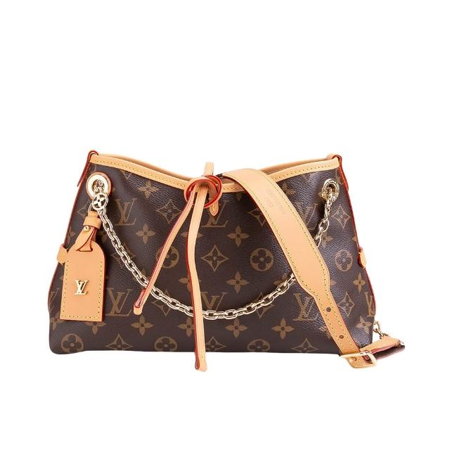 全新 LOUIS VUITTON 路易威登 M13014 CarryAll BB Monogram 帆布鍊帶斜揹包，採用高質感牛皮與帆布材質，卡其色系與咖啡色系可選，配有原廠防塵袋與紙盒。背帶可調節，適合日常出勤與輕便攜帶，內設1個紡織襯裡內袋，無外部夾層，適用女性使用。