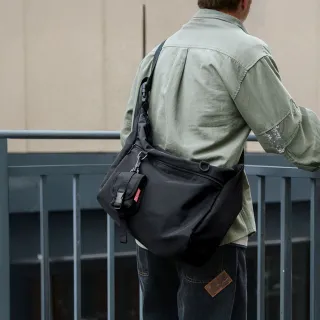 【WHOSE BAG】大容量防潑水工裝側背包 多格收納斜背包 可放A4 NO.WBOM049(男側背包 男斜背