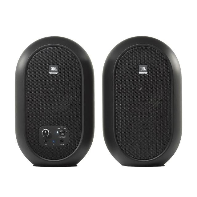 JBL 104BT 是一款高價效比的桌上型監聽喇叭,搭載 5060W 的 D 類放大器,提供清晰且動態的音質表現。黑色外觀設計適合多種裝潢風格,面板可自由切換輸入來源,方便使用不同裝置。適合用於視聽娛樂、影音娛樂及家庭影音系統,並由供應商提供保固服務。 JBL 104BT