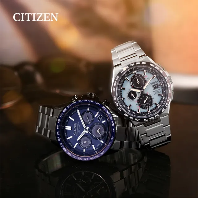 【CITIZEN 星辰】光動能電波萬年曆鈦金三眼計時手錶-43.5mm/湖水藍 父親節 送禮(AT8238-84M)