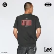 【Batman x Lee】男裝 短袖T恤｜蝙蝠俠 高譚市印花｜舒適版型 共2色(LB502095K11/LB502096888)