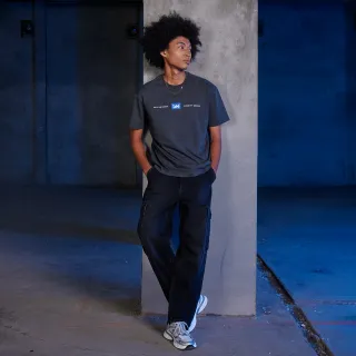 【Batman x Lee】男裝 短袖T恤｜蝙蝠俠: 黑暗騎士｜舒適版型｜深煤灰(LB502098903)