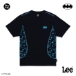 【Batman x Lee】男裝 短袖T恤｜蝙蝠俠 脇邊印花｜季節性版型 ｜氣質黑(LB502100K11)