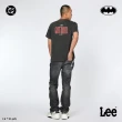 【Batman x Lee】男裝 牛仔褲｜743 中腰舒適直筒｜蝙蝠俠謎題人｜灰色洗水(LB517120888)