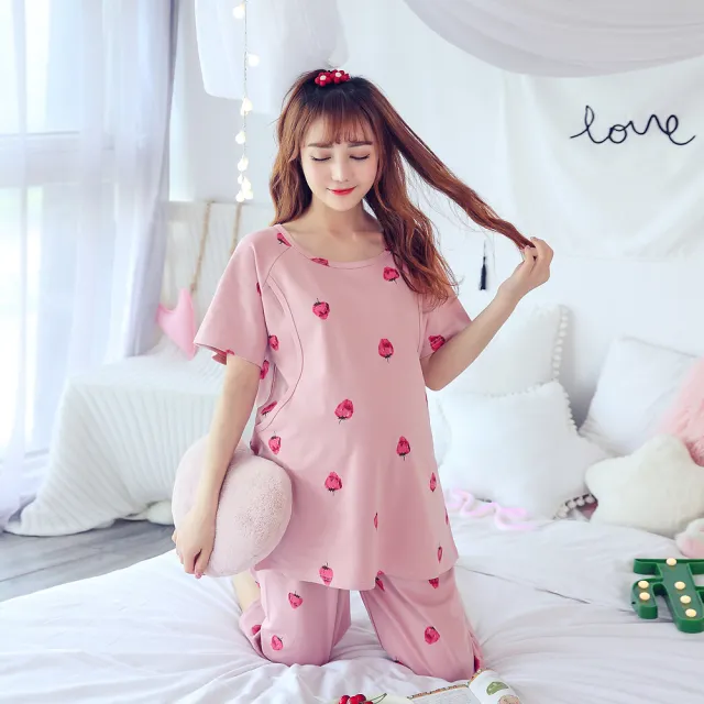 【lingling】全尺碼-草莓印花棉哺乳衣短袖二件式睡衣組 孕婦睡衣居家服(PA4379-草莓豆沙粉)
