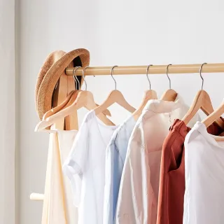 【hoi! 好好生活】Linsy北歐經典橡膠木實木折疊寬衣帽架 原木色 LS176