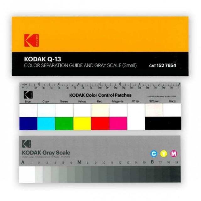 【Kodak 柯達】專業標準色階卡校色卡+20階灰卡Q-13(2張入 校色板Color Separation Guide & Gray Scale)