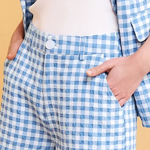 【OUWEY 歐薇】夏日清爽格紋泡泡布五分短褲(藍；S-L；3252326148)