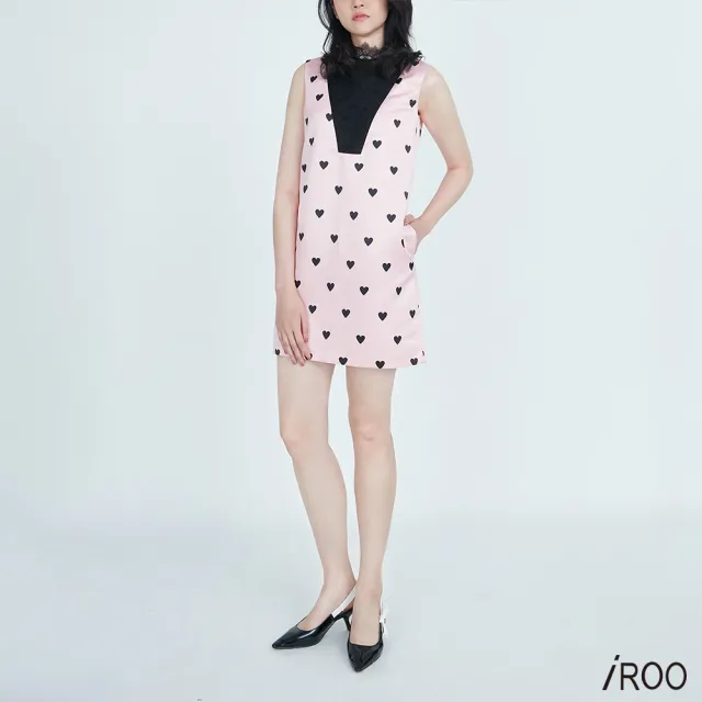 【iROO】V領蕾絲滿版愛心無袖短洋裝