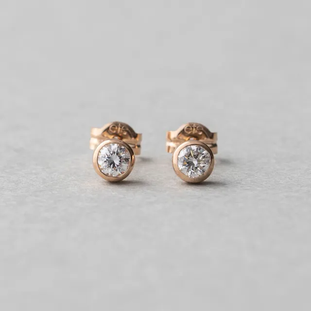 【ete】K18 經典單鑽包鑲鑽石耳環-0.20ct(金色 玫瑰金色)