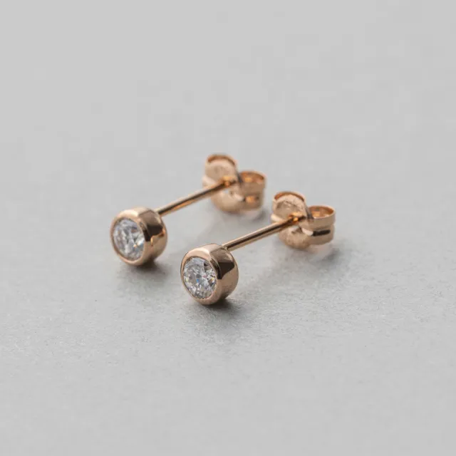 【ete】K18 經典單鑽包鑲鑽石耳環-0.20ct(金色 玫瑰金色)