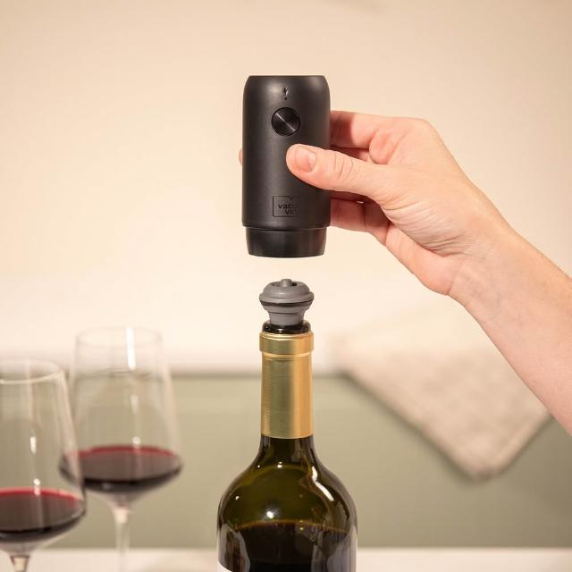 【VACU VIN】荷蘭 電動抽真空器+酒瓶塞2入 黑 / 電動抽真空 紅酒塞 真空瓶塞 保鮮瓶塞