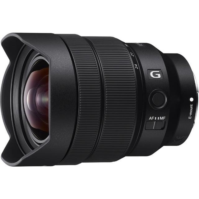  SONY 索尼 SEL1224G FE 12-24mm F4 G 超廣角變焦鏡頭，專為 E-Mount 全片幅相機設計，提供 12-24mm 焦距與恆定 F4 光圈，視角廣闊達 84°-122°，適合風景建築攝影。採用 13 組 17 片鏡片組、7 葉片光圈，內對焦系統，放大倍率 0.14x，直徑 87mm x 長度 117.4mm，重量僅 565g 輕巧便攜。公司貨正品，享 24 個月保固，專業 G 系列品質保證。 