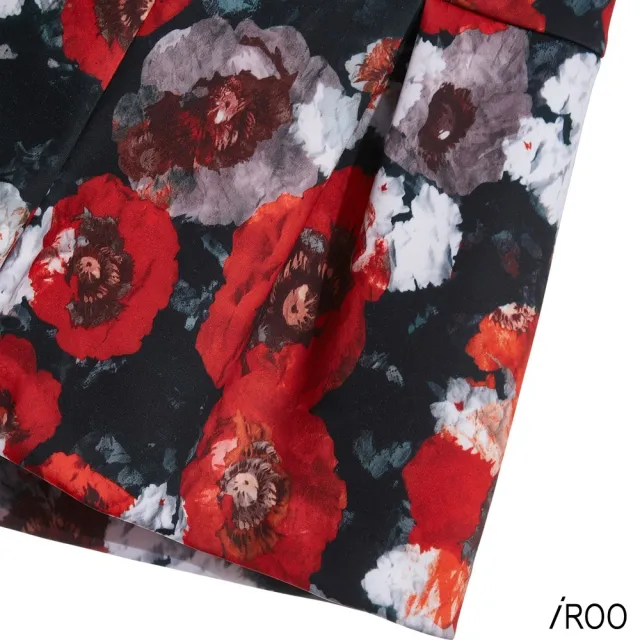 【iROO】赤紅花影短褲