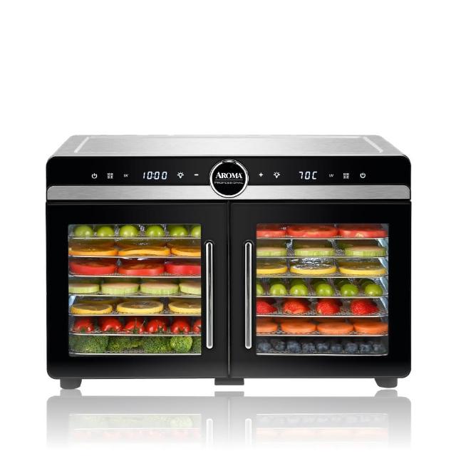 AROMA AFD-825PU 觸控式烘乾機，專為家用設計，9層以上大容量結構，重量2kg以上穩固耐用。配備304不鏽鋼層架*6、PP細格網*1及PP承接盤*1，輕鬆處理蔬果乾燥。觸控操作簡便，適用家庭日常保鮮，非人為因素故障享1年保固。高效脫水，保留營養，完美家用烘乾解決方案。