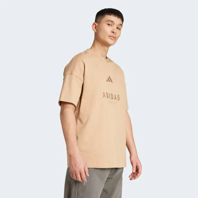 【adidas 愛迪達】愛迪達 M A Szn G T 男 T恤 運動上衣 休閒短袖 卡其 亞版(JL6551)
