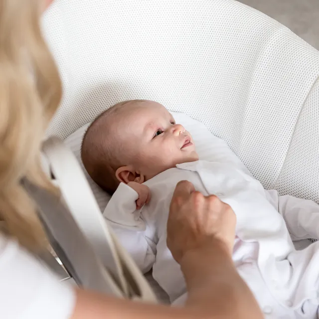 【Shnuggle】可攜帶嬰兒床Dreami 含嬰兒床墊(嬰兒搖籃/新生兒睡籃/床邊床)