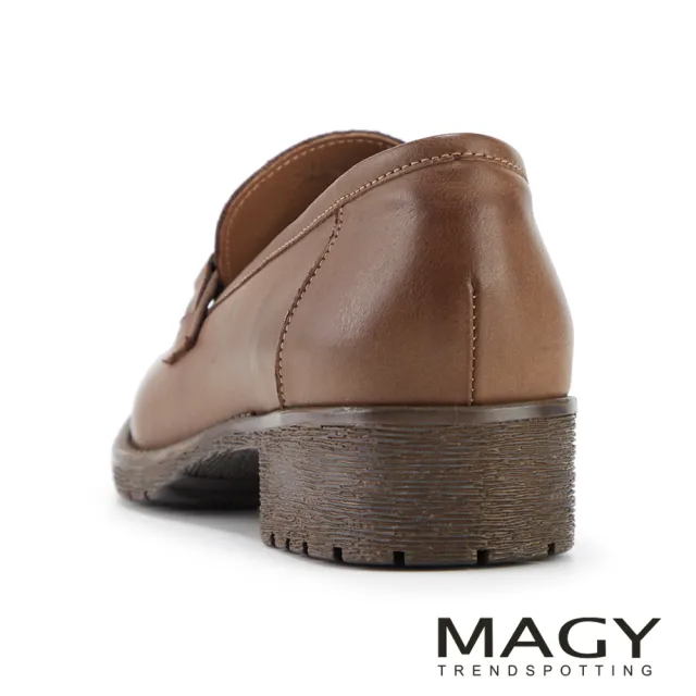 【MAGY】金屬馬銜釦打蠟牛皮低跟樂福鞋(咖啡)