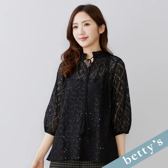 【betty’s 貝蒂思】出清品 菱格紋亮片蕾絲綁帶上衣(黑色)