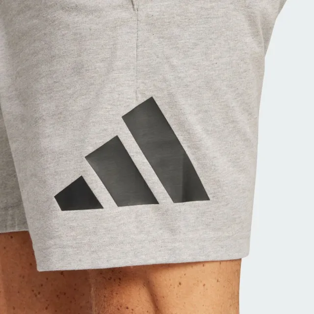 【adidas 愛迪達】ESSENTIALS 運動短褲 男 IS6908