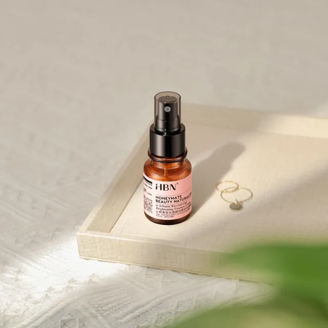 【HBN】α-熊果苷光透煥白精萃水-特證版 噴頭款 30ml（發光水）(美白/維生素C/熊果素/發光水/溫和)