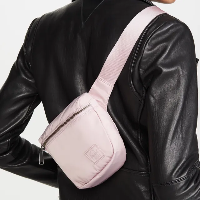 【Herschel】雙11 Fifteen 粉色 厚實 尼龍 防潑水 金屬拉鍊 旅行 女生 小型 側包 胸包 斜包 小