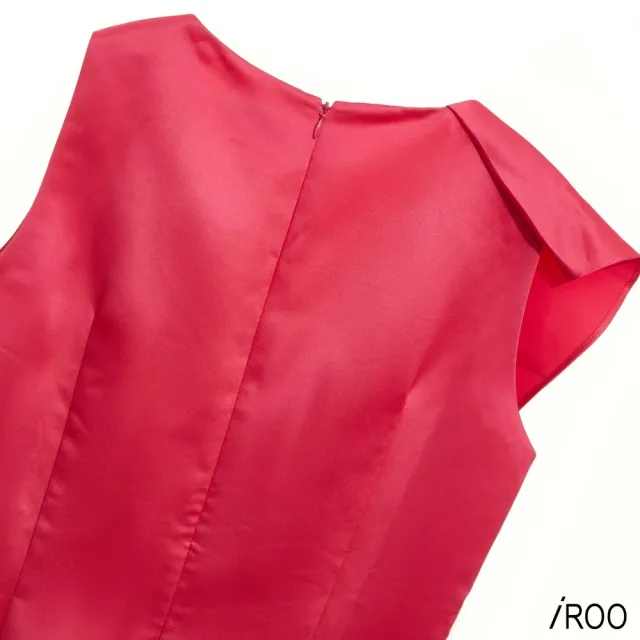 【iROO】光澤緞面單肩荷葉造型小禮服