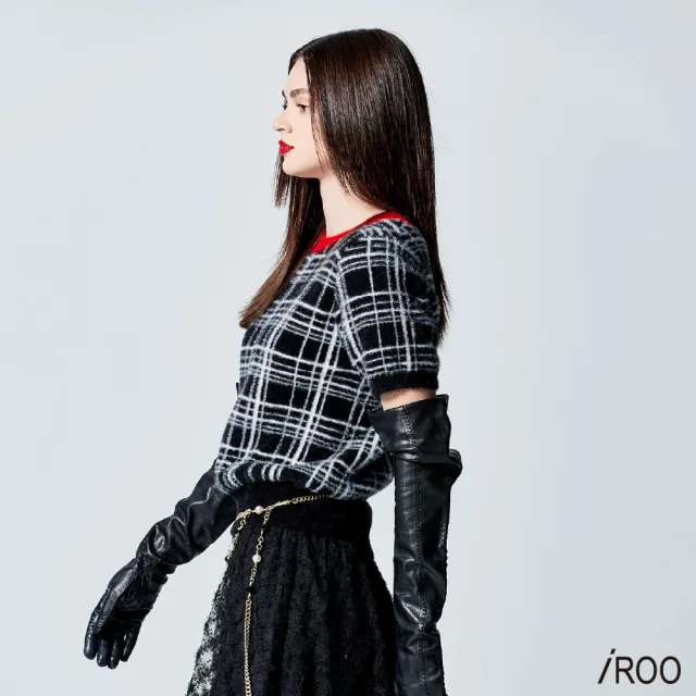 【iROO】紅邊經典格紋短袖針織上衣