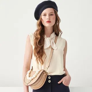 【iROO】燕麥奶領巾上衣