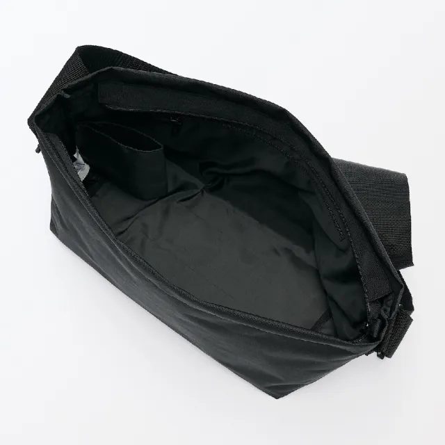 【MUJI 無印良品】再生聚酯纖維寬背帶肩背包(黑色)