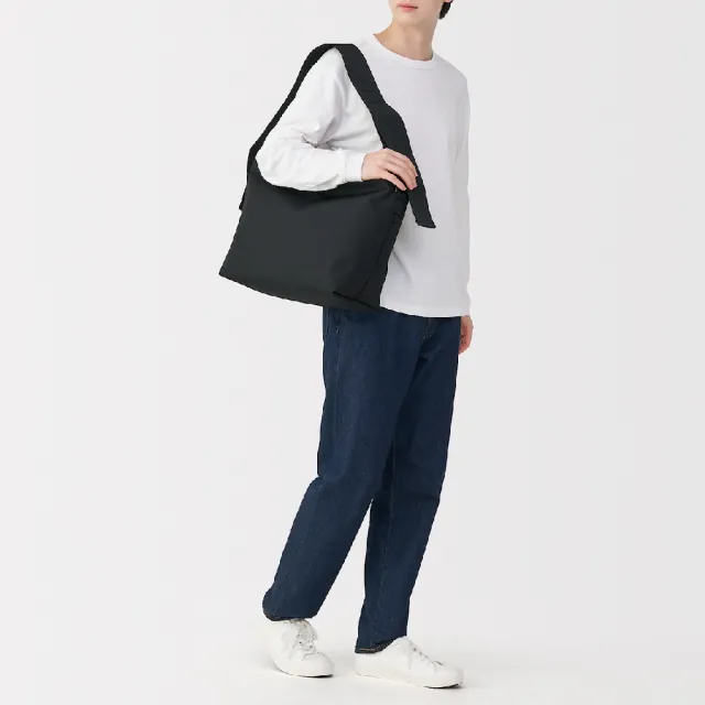 【MUJI 無印良品】再生聚酯纖維寬背帶肩背包(黑色)
