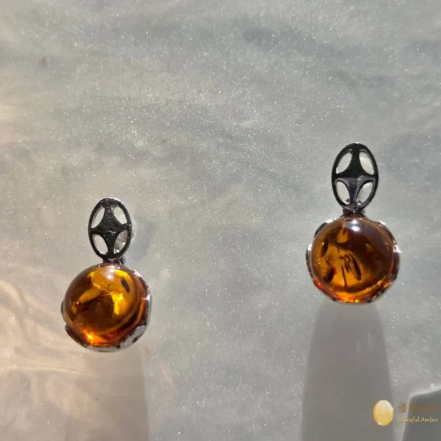 【優雅琥珀】來自波蘭 干邑色琥珀圓珠 小垂墜耳環(細緻秀氣 925純銀耳環)