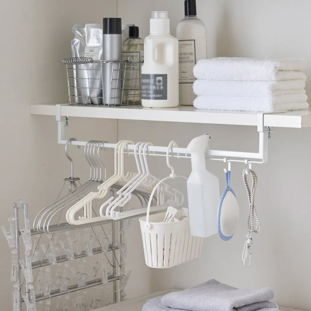 【YAMAZAKI 山崎】tower伸縮式層板掛桿-白(衣架收納/陽台收納/伸縮掛衣架/小物收納/毛巾桿)