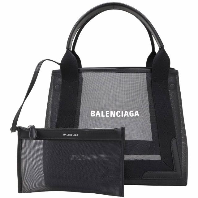 BALENCIAGA 巴黎世家 Navy Cabas S 托特包，全新商品，外層採用耐用帆布材質，顏色為白色系與黑色系設計，適合女性使用。尺寸為長30cm x 寬18cm x 高23cm，開口為開放式，內部有1個內袋，無外部夾層與外袋。配件包含防塵袋與紙卡，產地義大利，來源歐洲。簡約實用托特包，完美搭配日常穿搭。