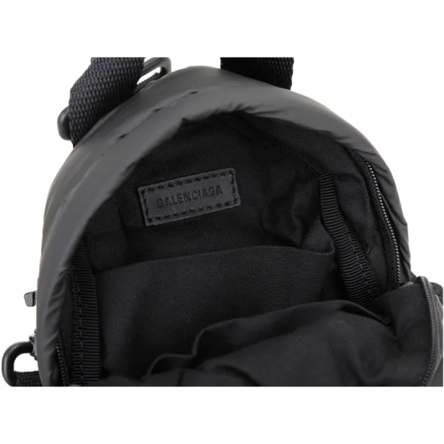 【Balenciaga 巴黎世家】Explorer 字母標籤背包造型膨尼龍手提 斜背包-黑色(斜背包)