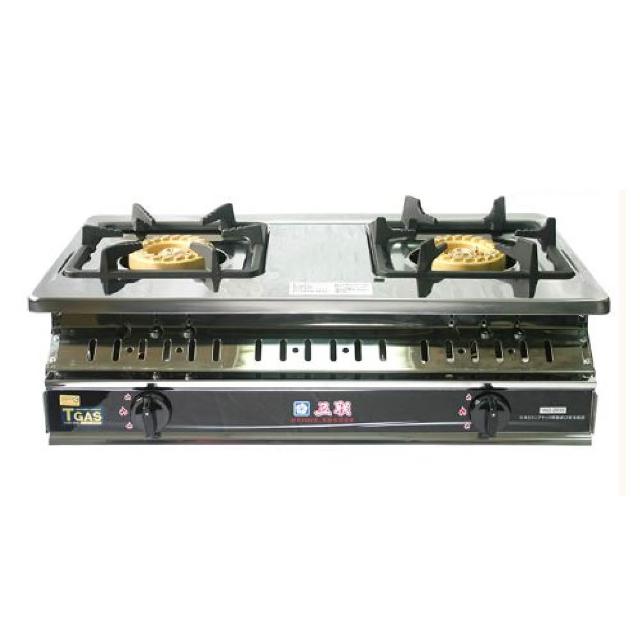 五聯 WG-2633 五聯 WG-2633 雙口瓦斯爐採用不鏽鋼爐臺,支援檯面式或嵌入式安裝,電子點火設計方便使用。適用 LPG 液化瓦斯或 NG 天然瓦斯,消耗量分別為 9kW/10kW,熱效率高達 49%。尺寸為 700x380x180mm,挖孔尺寸 670x330mm,能源效率第二級,保固 1 年,臺灣產地,標準安裝不需額外體驗。