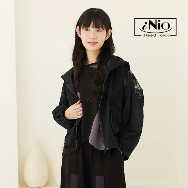 【iNio 衣著美學】帥氣個性翻領連帽外套 網紗壓紋拼接 微縮袖口外套(CEW4803)